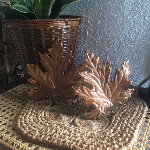 Pair of Detailed Brass Maple Wall Leaves - Picture 3 of 13